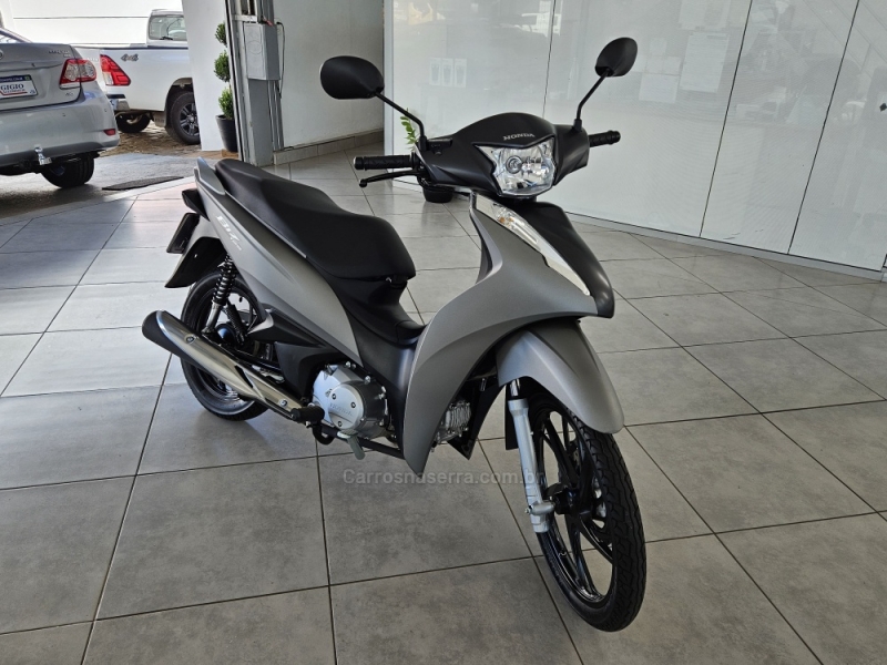 HONDA - BIZ 125 - 2023/2024 - Prata - R$ 17.900,00