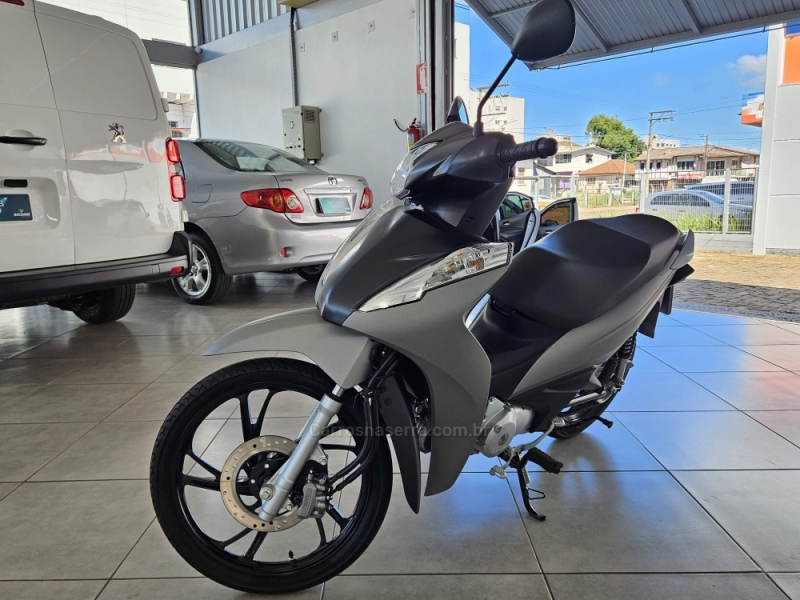 HONDA - BIZ 125 - 2023/2024 - Prata - R$ 17.900,00