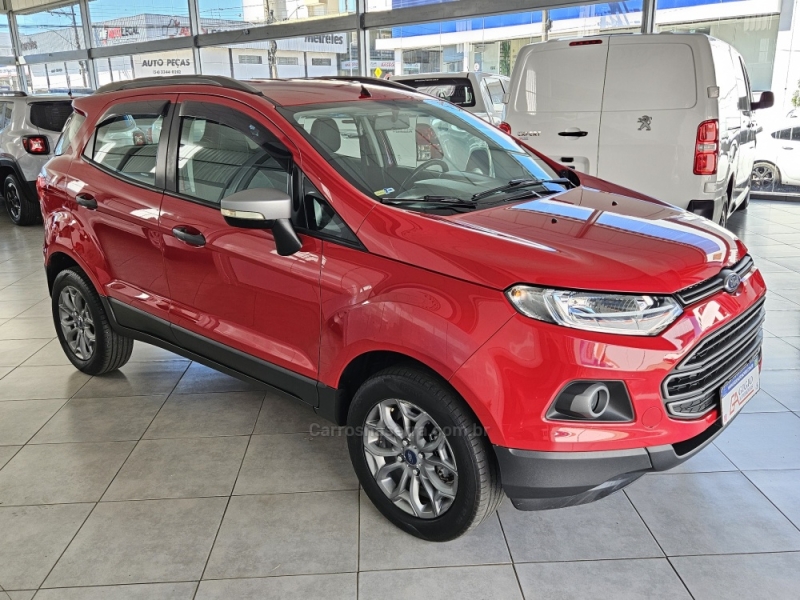 FORD - ECOSPORT - 2016/2017 - Vermelha - R$ 63.000,00