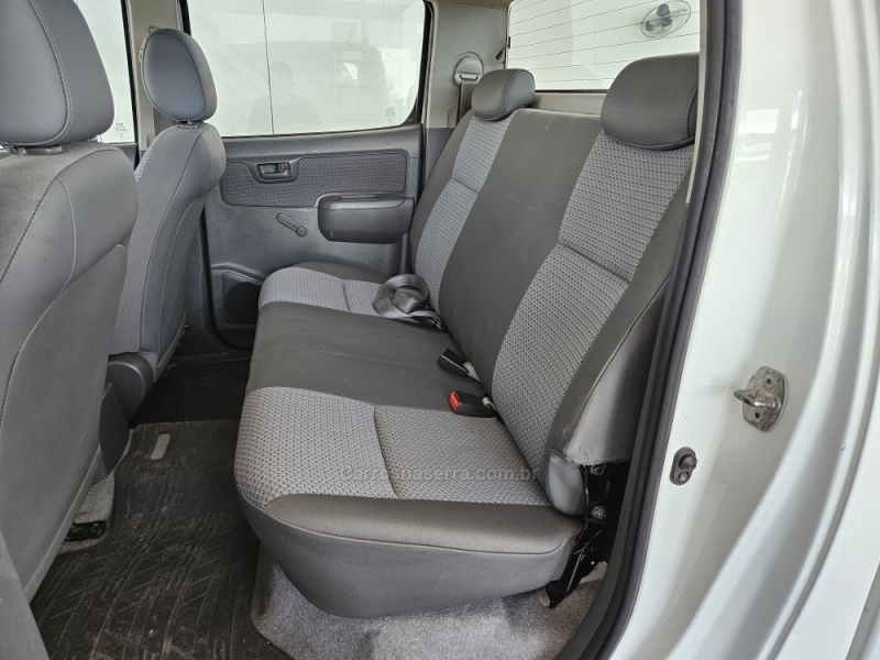 TOYOTA - HILUX - 2015/2015 - Branca - R$ 118.000,00