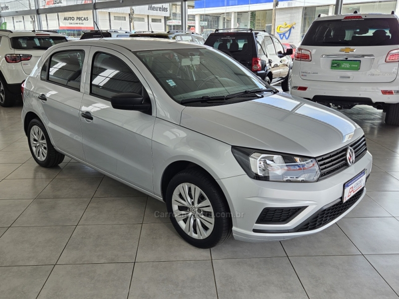 VOLKSWAGEN - GOL - 2022/2023 - Prata - R$ 60.000,00