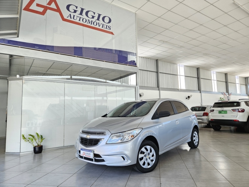 CHEVROLET - ONIX - 2015/2016 - Prata - R$ 47.000,00