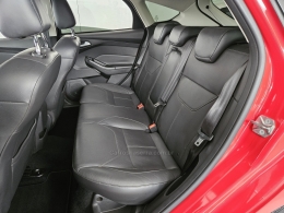 FORD - FOCUS - 2015/2016 - Vermelha - R$ 64.000,00