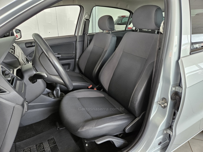 VOLKSWAGEN - GOL - 2022/2023 - Prata - R$ 60.000,00