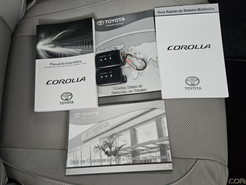 TOYOTA - COROLLA - 2017/2018 - Preta - R$ 103.000,00