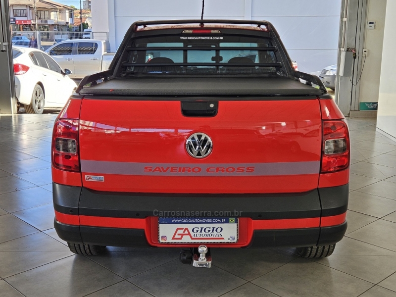 VOLKSWAGEN - SAVEIRO - 2013/2014 - Vermelha - R$ 64.900,00