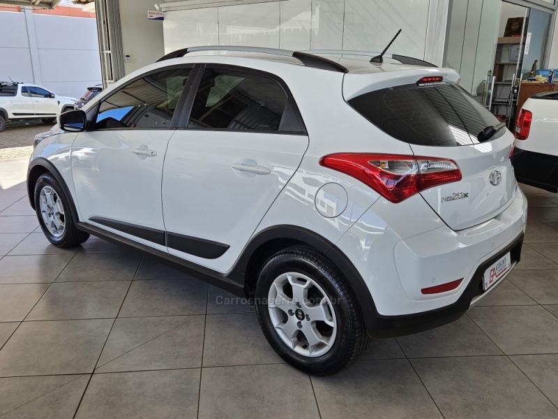 HYUNDAI - HB20X - 2013/2014 - Branca - R$ 58.500,00