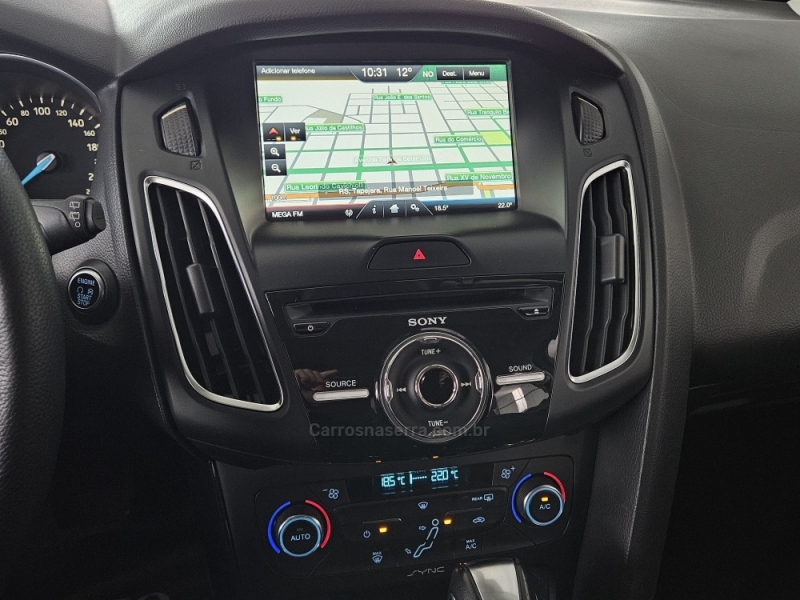 FORD - FOCUS - 2015/2016 - Vermelha - R$ 64.000,00