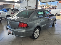 VOLKSWAGEN - VOYAGE - 2009/2010 - Cinza - R$ 31.800,00