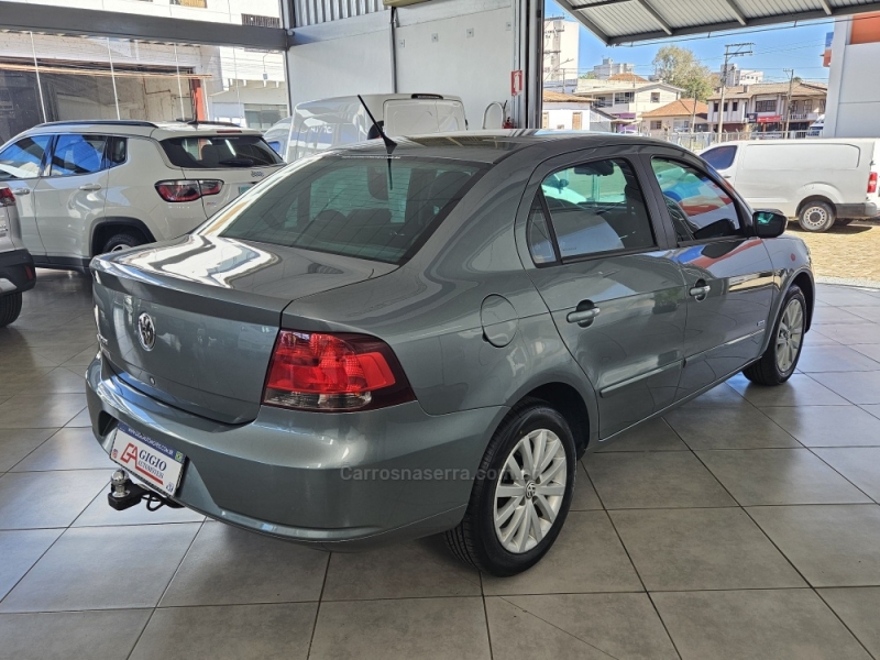 VOLKSWAGEN - VOYAGE - 2009/2010 - Cinza - R$ 31.800,00