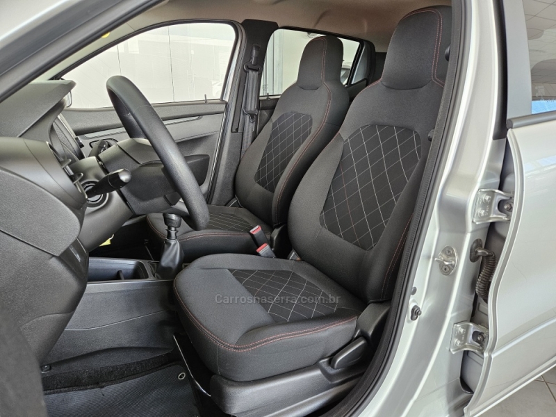RENAULT - KWID - 2022/2023 - Prata - R$ 52.800,00