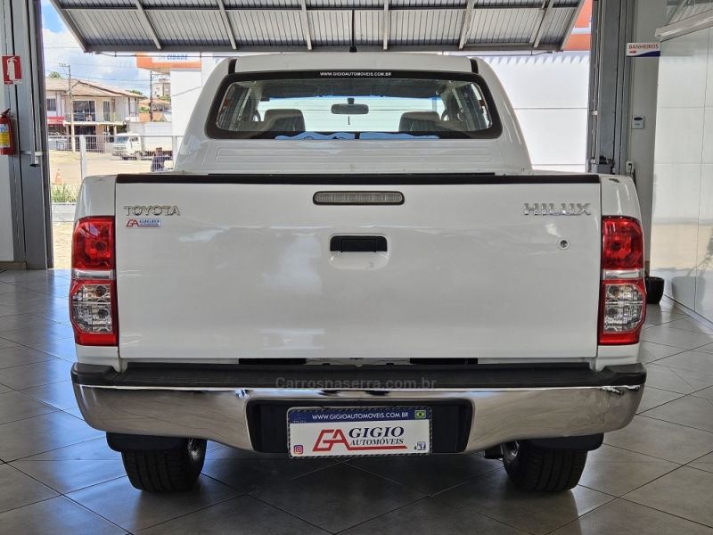 TOYOTA - HILUX - 2015/2015 - Branca - R$ 118.000,00