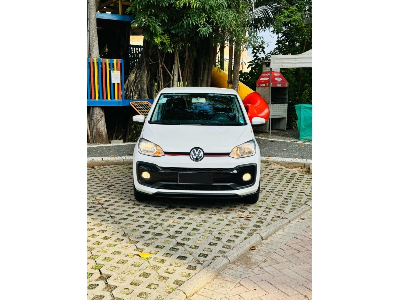 VOLKSWAGEN - UP - 2018/2019 - Branca - R$ 62.000,00