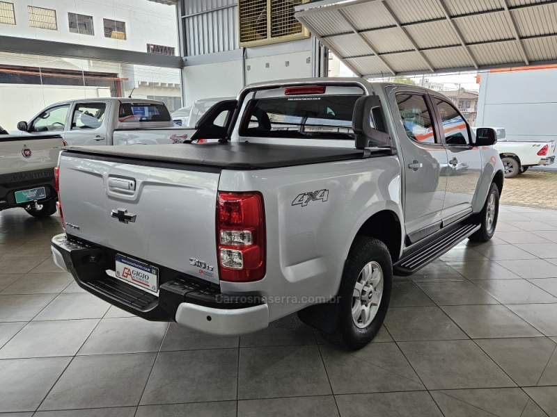 CHEVROLET - S10 - 2015/2015 - Prata - R$ 117.000,00