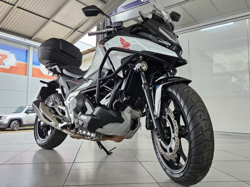 HONDA - NC 750X - 2022/2023 - Branca - R$ 59.000,00