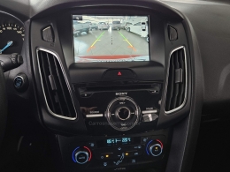 FORD - FOCUS - 2015/2016 - Vermelha - R$ 64.000,00