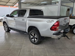 TOYOTA - HILUX - 2020/2020 - Prata - R$ 179.900,00