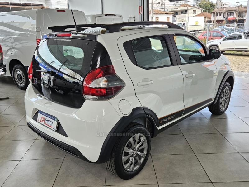 FIAT - MOBI - 2022/2023 - Branca - R$ 61.000,00