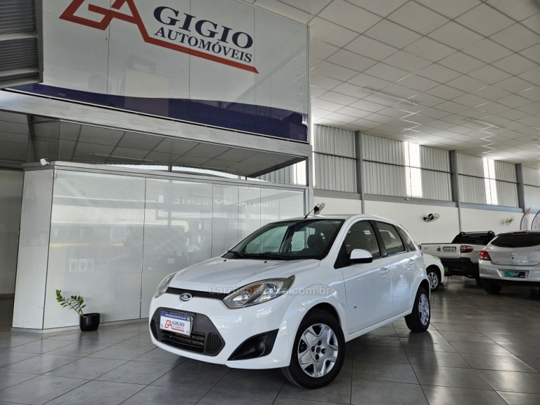 FORD - FIESTA - 2013/2014 - Branca - R$ 37.500,00
