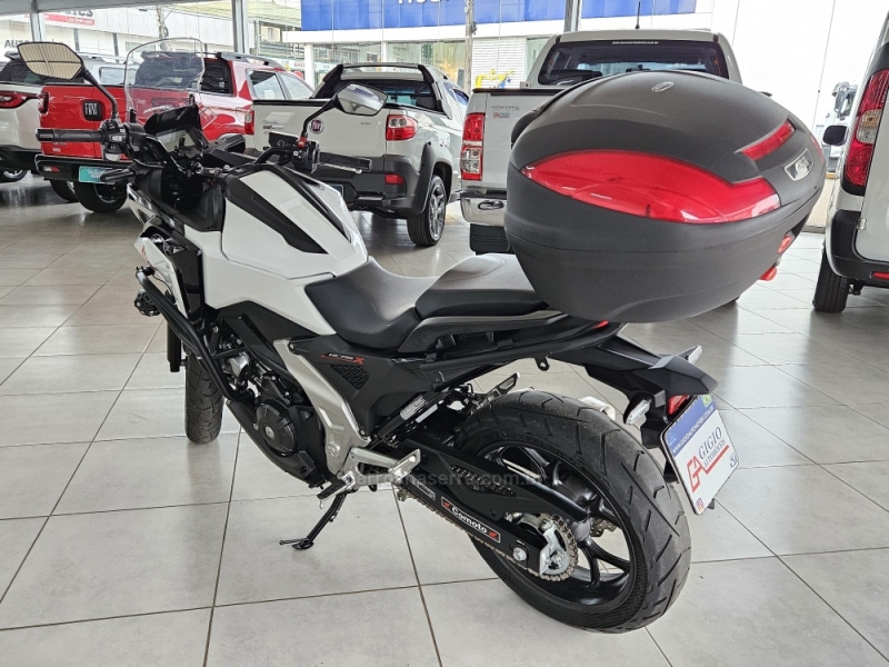 HONDA - NC 750X - 2022/2023 - Branca - R$ 59.000,00