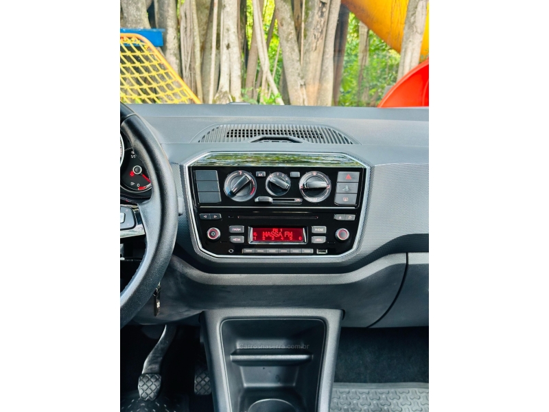 VOLKSWAGEN - UP - 2018/2019 - Branca - R$ 62.000,00