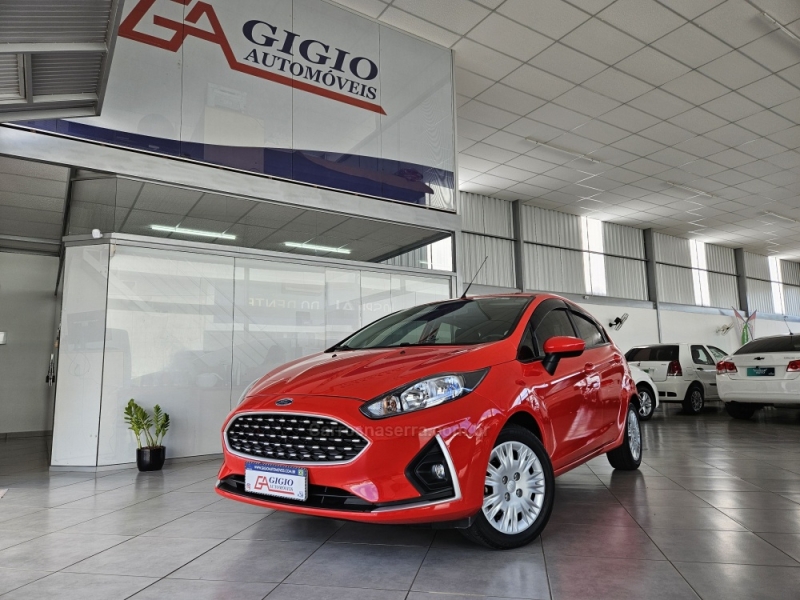 FORD - FIESTA - 2018/2019 - Vermelha - R$ 61.000,00