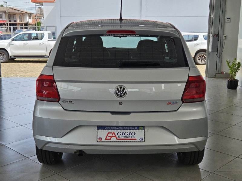 VOLKSWAGEN - GOL - 2022/2023 - Prata - R$ 60.000,00