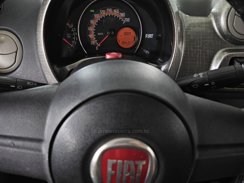 FIAT - UNO - 2011/2012 - Vermelha - R$ 27.000,00