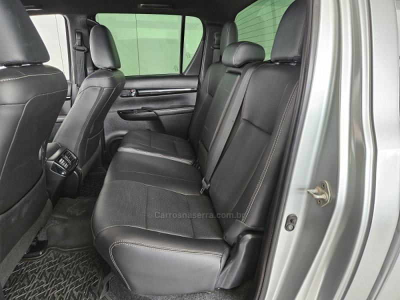 TOYOTA - HILUX - 2020/2020 - Prata - R$ 179.900,00