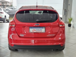 FORD - FOCUS - 2015/2016 - Vermelha - R$ 64.000,00