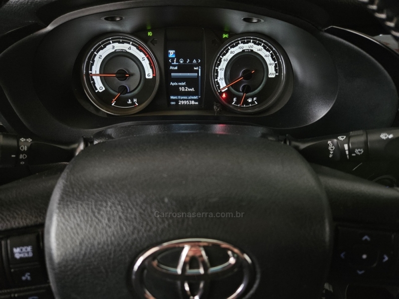 TOYOTA - HILUX - 2020/2020 - Prata - R$ 179.900,00