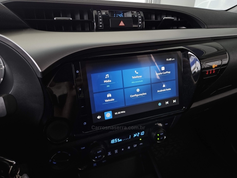 TOYOTA - HILUX - 2023/2024 - Branca - R$ 230.000,00