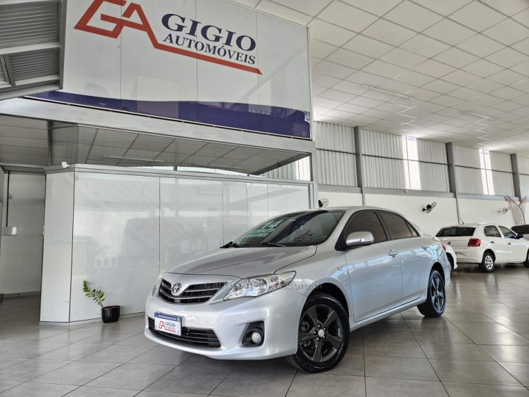TOYOTA - COROLLA - 2013/2014 - Prata - R$ 74.000,00