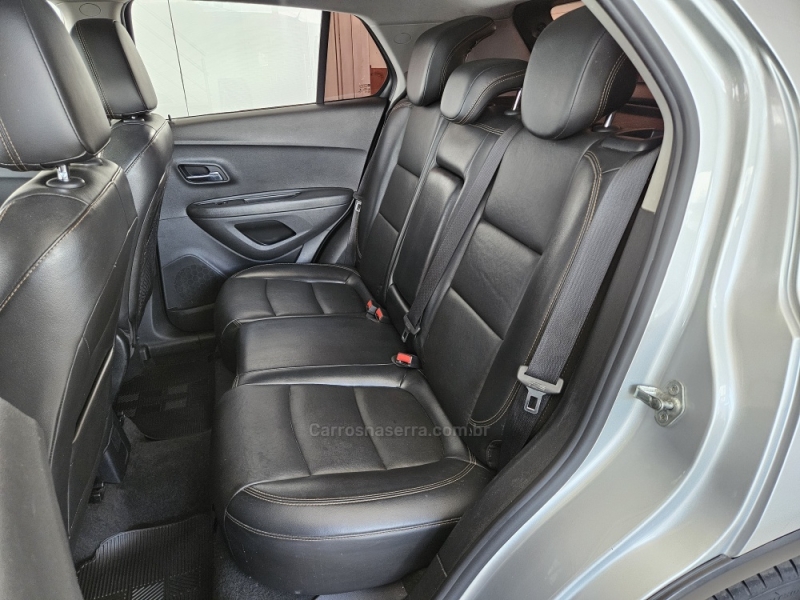 CHEVROLET - TRACKER - 2018/2019 - Prata - R$ 92.000,00