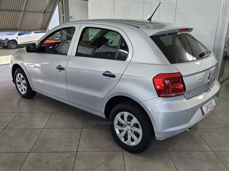 VOLKSWAGEN - GOL - 2022/2023 - Prata - R$ 59.900,00