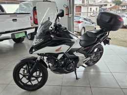 HONDA - NC 750X - 2022/2023 - Branca - R$ 59.000,00