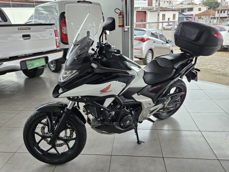 HONDA - NC 750X - 2022/2023 - Branca - R$ 59.000,00