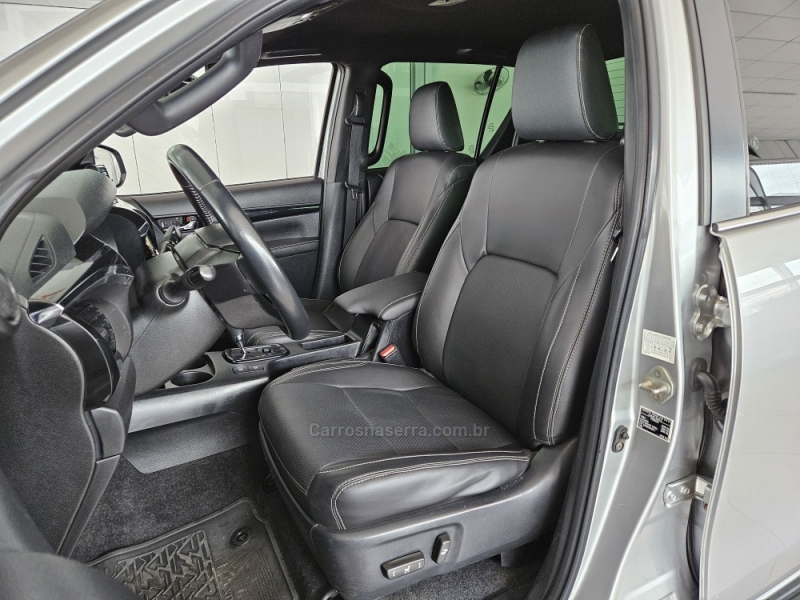 TOYOTA - HILUX - 2020/2020 - Prata - R$ 179.900,00