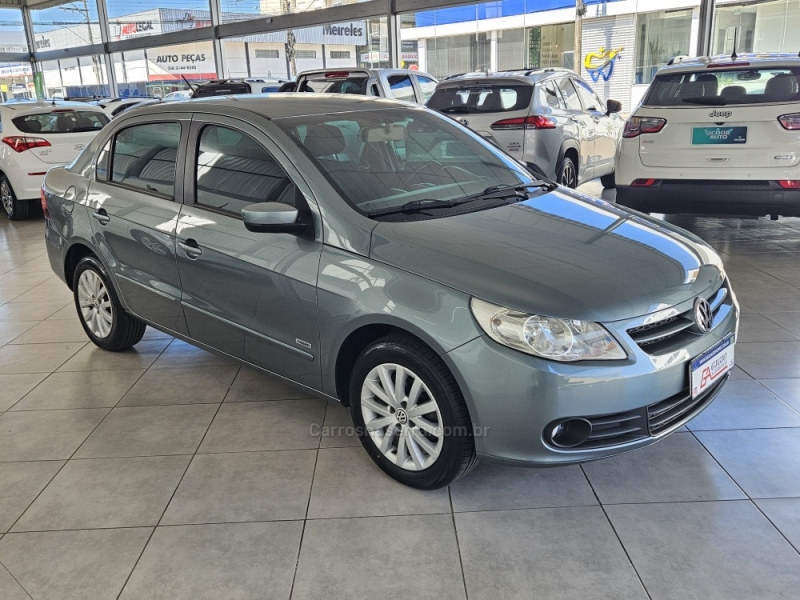VOLKSWAGEN - VOYAGE - 2009/2010 - Cinza - R$ 31.800,00