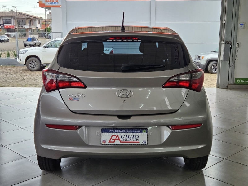 HYUNDAI - HB20 - 2019/2019 - Prata - R$ 57.000,00