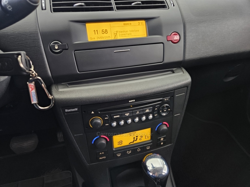 CITROËN - C4 - 2012/2013 - Branca - R$ 34.000,00