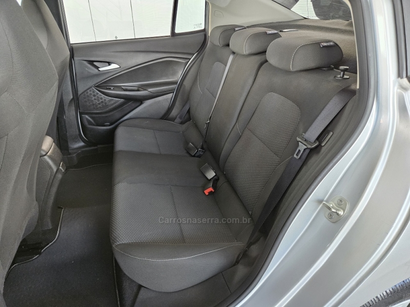 CHEVROLET - ONIX - 2022/2023 - Prata - R$ 76.500,00