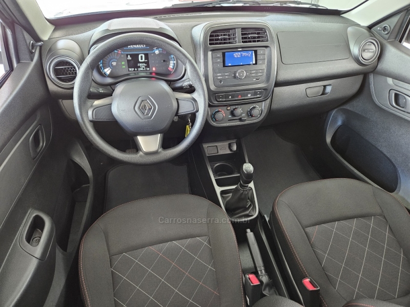 RENAULT - KWID - 2022/2023 - Prata - R$ 52.800,00
