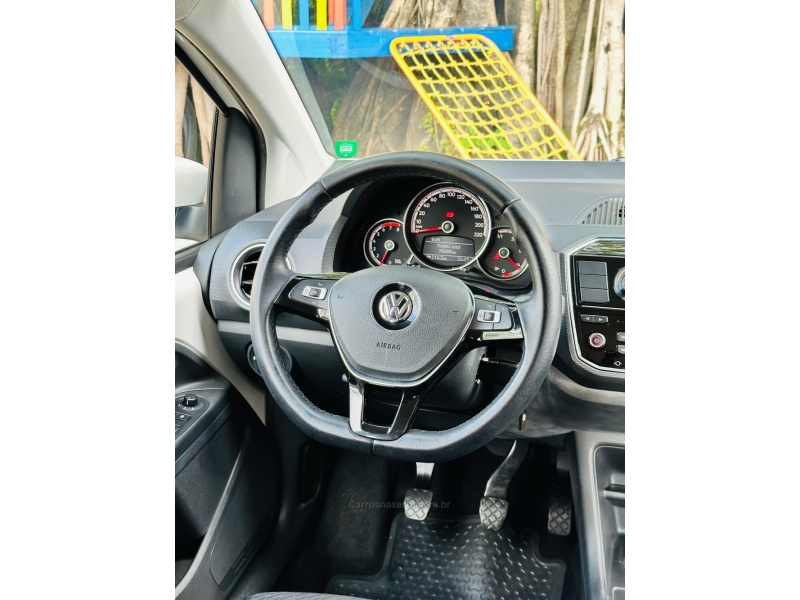 VOLKSWAGEN - UP - 2018/2019 - Branca - R$ 62.000,00