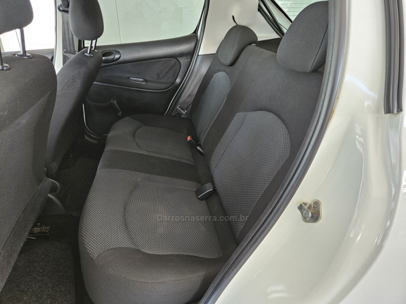 PEUGEOT - 207 - 2012/2014 - Branca - R$ 30.500,00