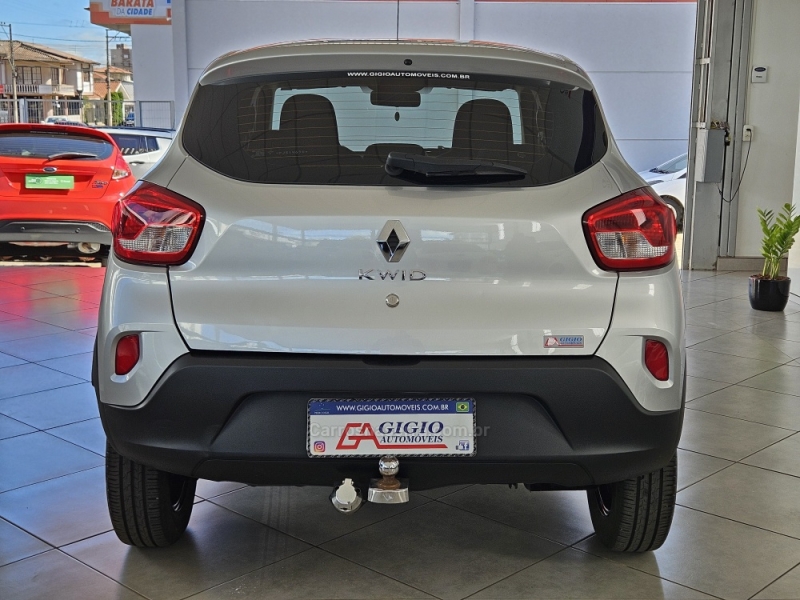 RENAULT - KWID - 2022/2023 - Prata - R$ 52.800,00