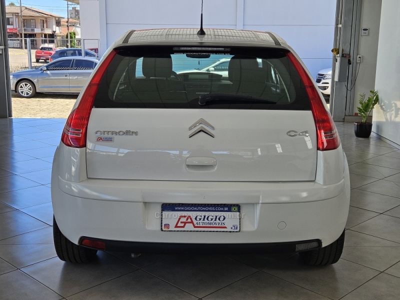 CITROËN - C4 - 2012/2013 - Branca - R$ 34.000,00