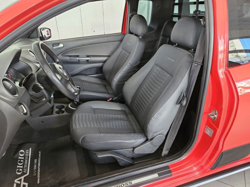 VOLKSWAGEN - SAVEIRO - 2013/2014 - Vermelha - R$ 64.900,00