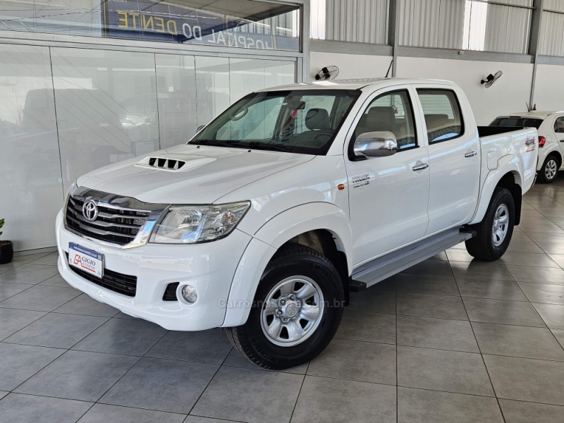 TOYOTA - HILUX - 2015/2015 - Branca - R$ 118.000,00