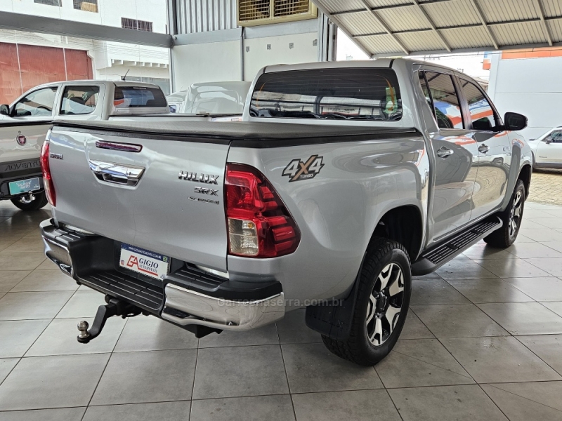 TOYOTA - HILUX - 2020/2020 - Prata - R$ 179.900,00
